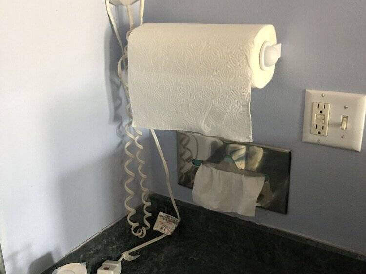 Edge Of The Woods Motel