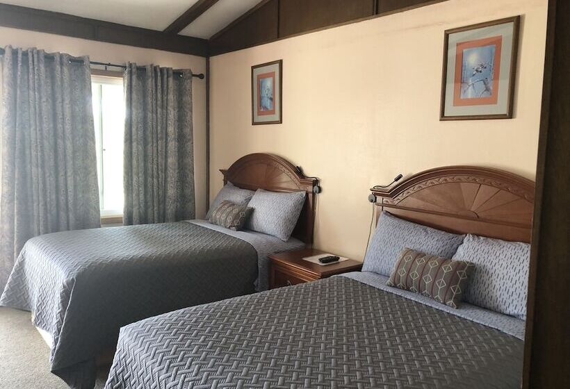 Edge Of The Woods Motel