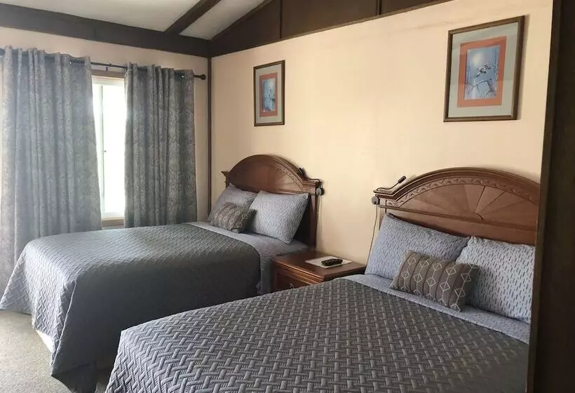 Edge Of The Woods Motel