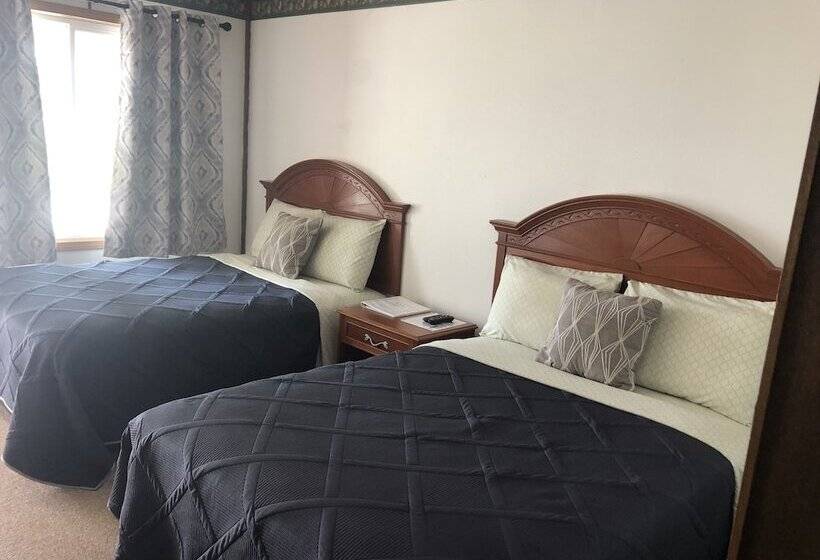 Edge Of The Woods Motel