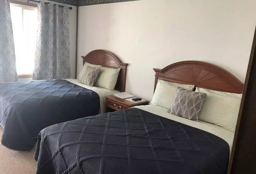 Edge Of The Woods Motel