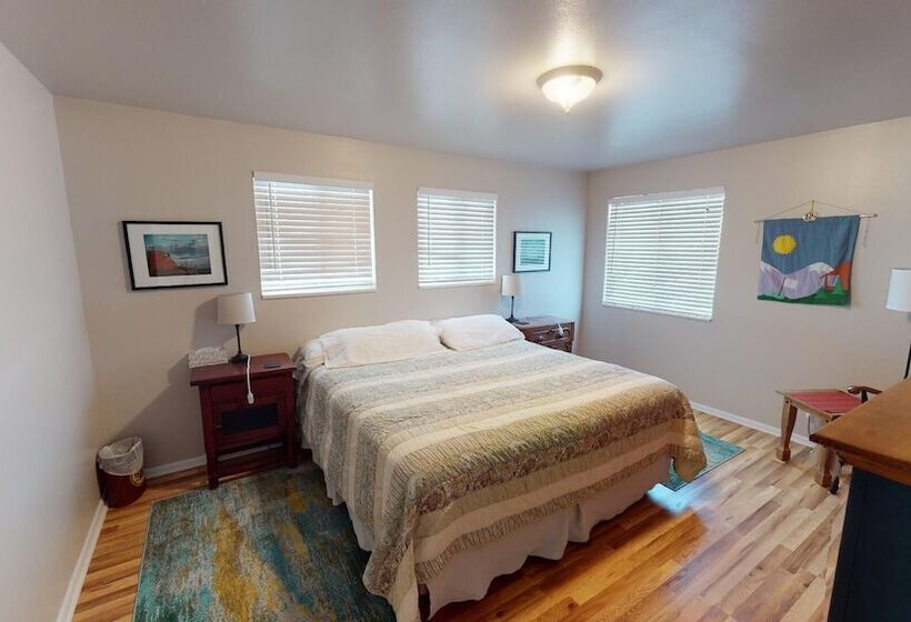 Hideout Ft Abajo 2 Br Cabin, Stunning Views, Secluded!