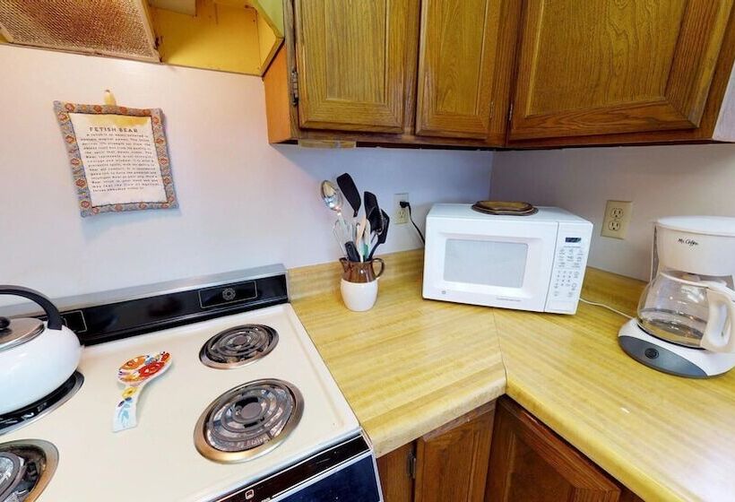 Hideout Ft Abajo 2 Br Cabin, Stunning Views, Secluded!