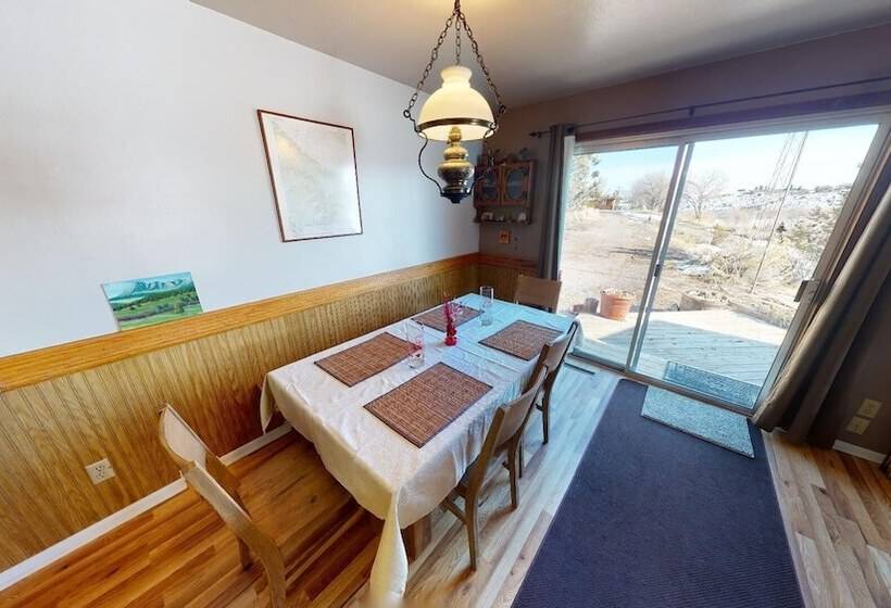 Hideout Ft Abajo 2 Br Cabin, Stunning Views, Secluded!