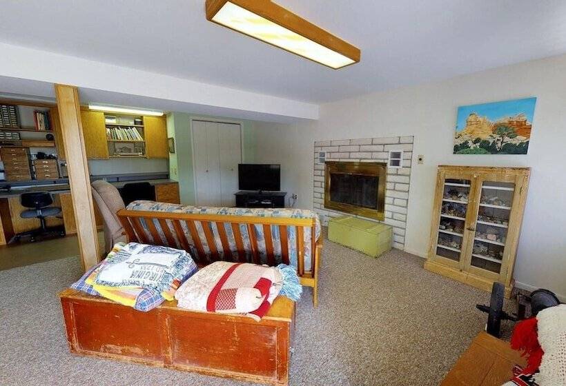 Hideout Ft Abajo 2 Br Cabin, Stunning Views, Secluded!