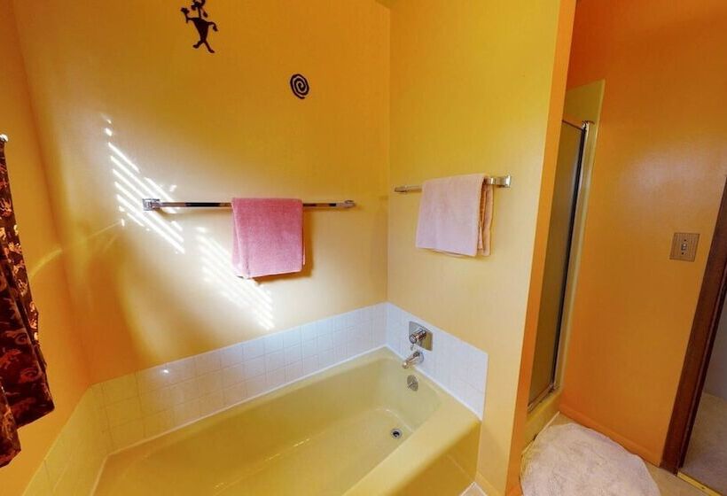 Hideout Ft Abajo 2 Br Cabin, Stunning Views, Secluded!