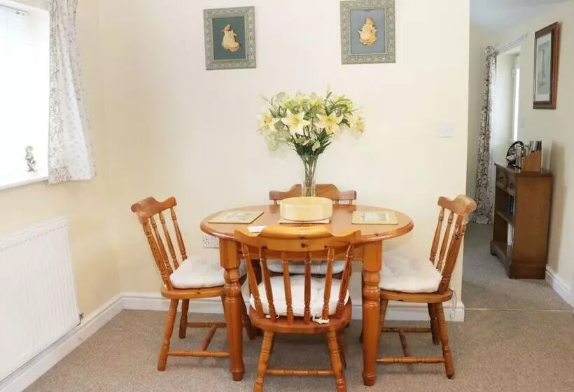 Highbury Cottage