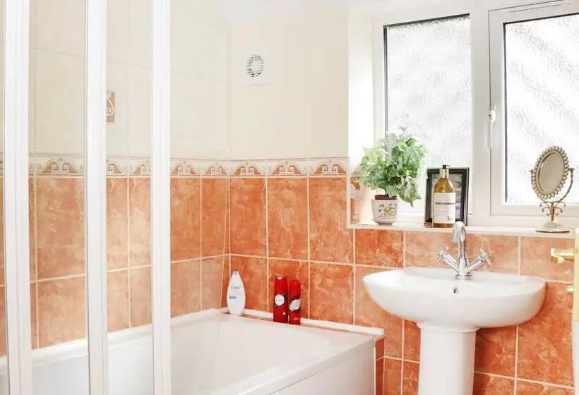Highbury Cottage