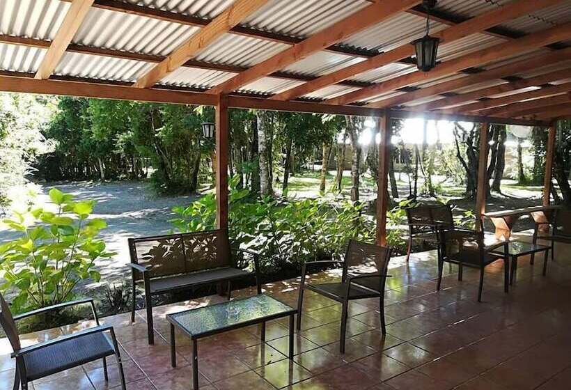 Hotel Cabanas Akubra