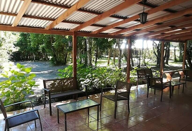 Hotel Cabanas Akubra