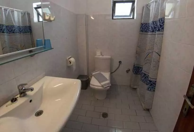 هتل Elias & Vasili House
