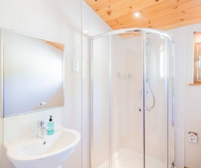 Kingfisher Lodge With Hot Tub Near Cupar, Fife