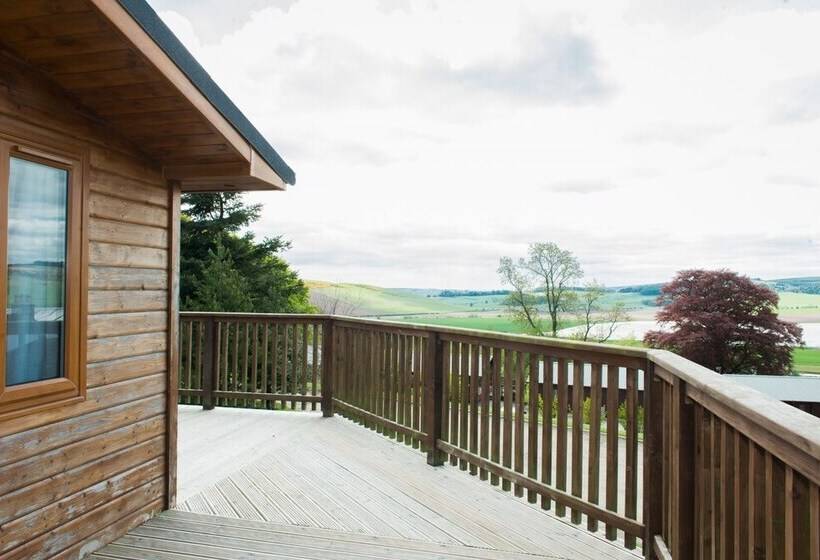 Kingfisher Lodge With Hot Tub Near Cupar, Fife