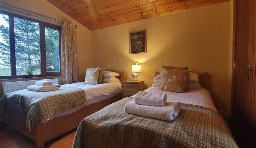 Kingfisher Lodge With Hot Tub Near Cupar, Fife