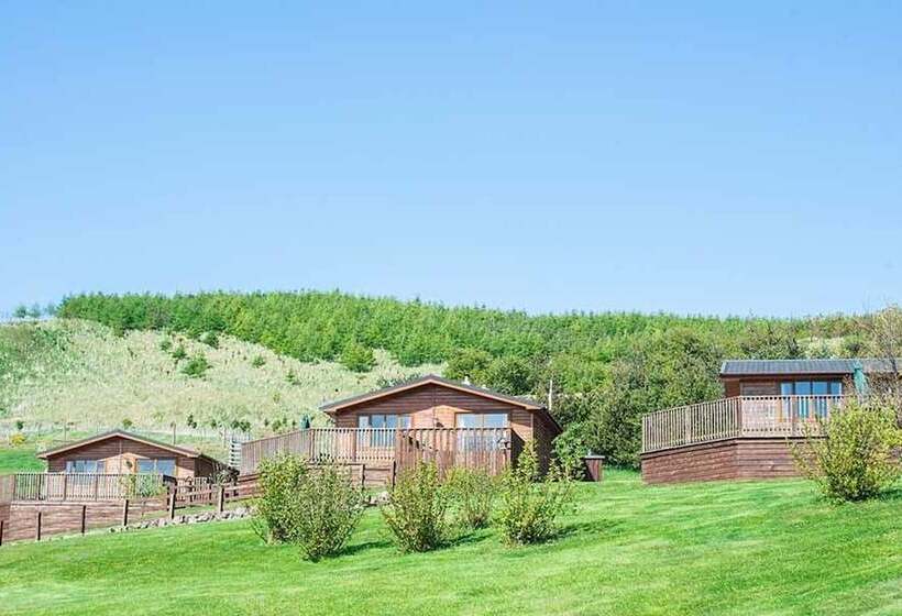 Kingfisher Lodge With Hot Tub Near Cupar, Fife