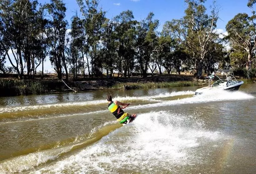 リゾートホテル Big4 Deniliquin Holiday Park