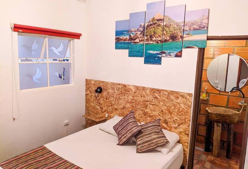 Traveler Hostel