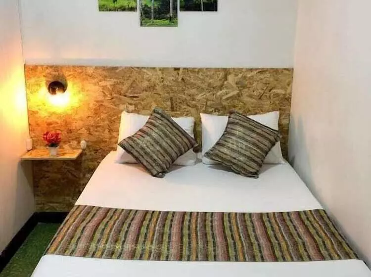 Traveler Hostel