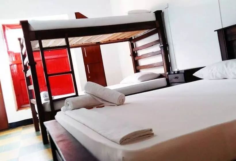 Traveler Hostel