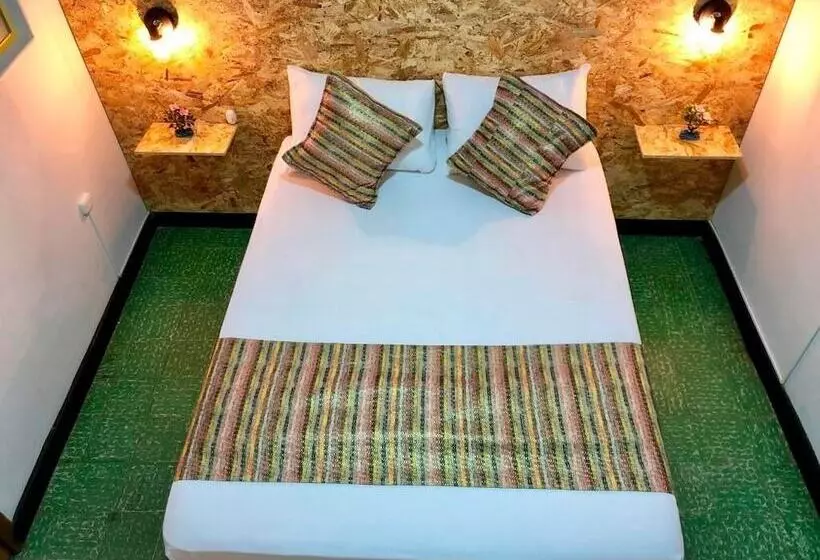 Traveler Hostel