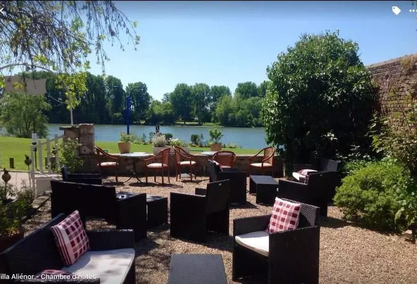 ベッドアンドブレックファースト Villa Aliénor