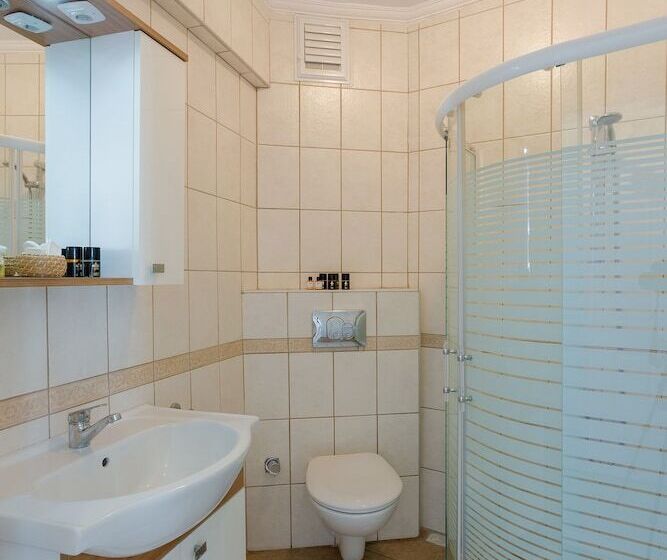 בית מלון כפרי Aqua Nina