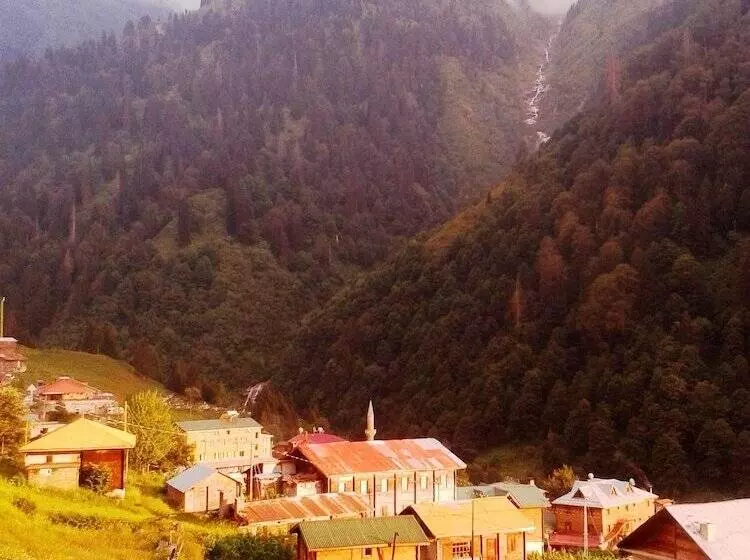 ホテル Ayder Liligum Dag Evi