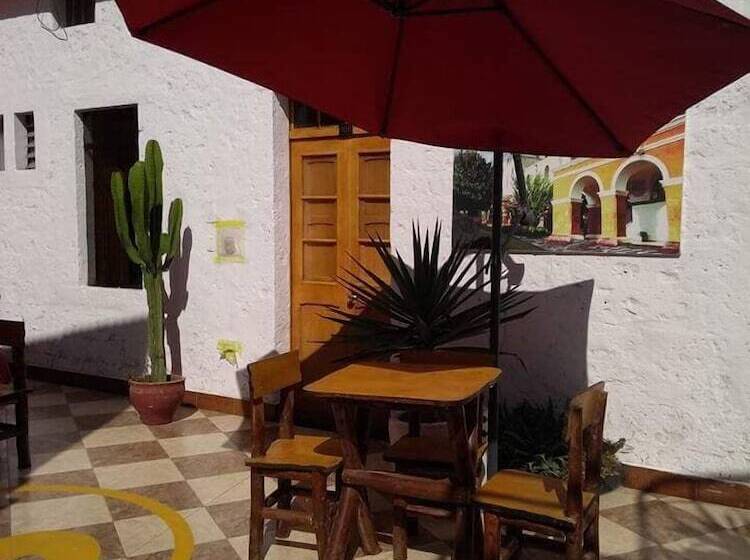 ホテル Hostal Characato Suite