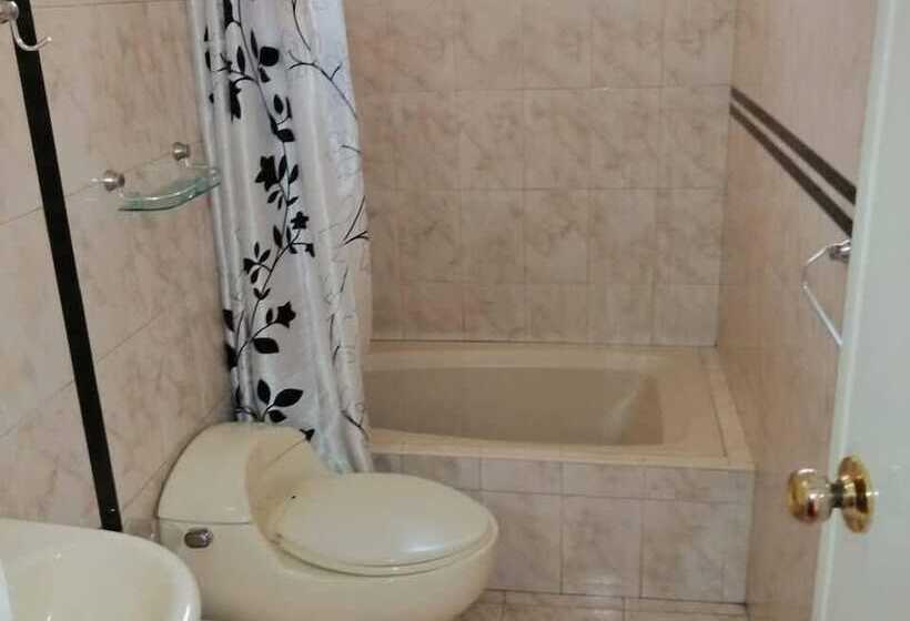 ホテル Hostal Characato Suite