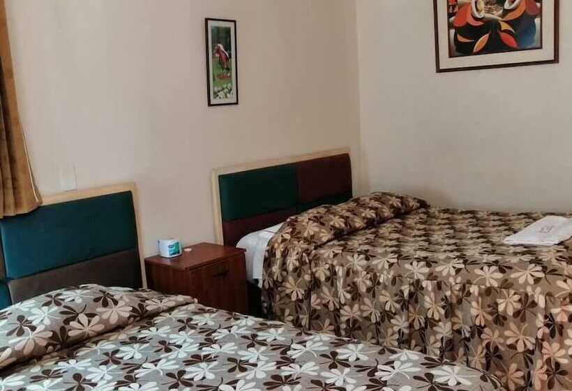 ホテル Hostal Characato Suite