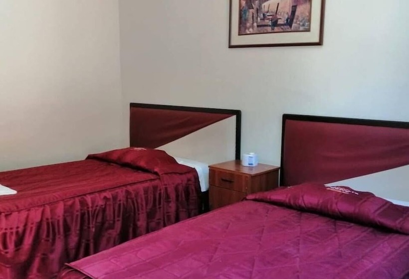 ホテル Hostal Characato Suite