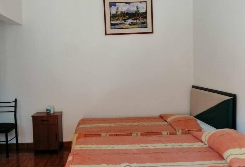 ホテル Hostal Characato Suite