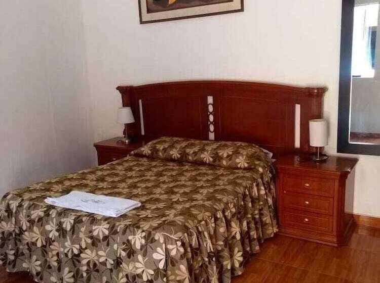 ホテル Hostal Characato Suite