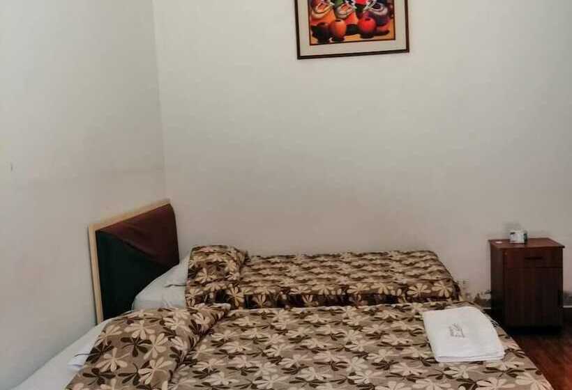 ホテル Hostal Characato Suite