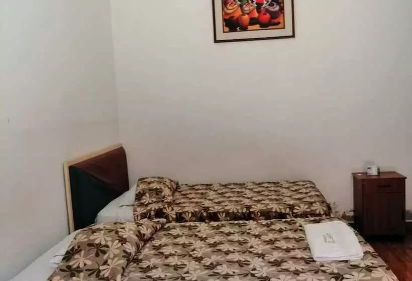 ホテル Hostal Characato Suite