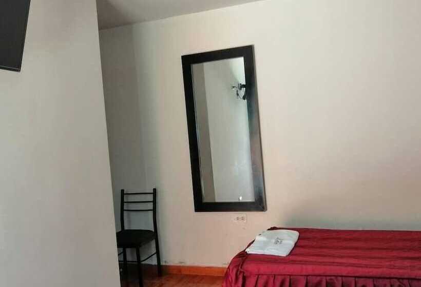 ホテル Hostal Characato Suite