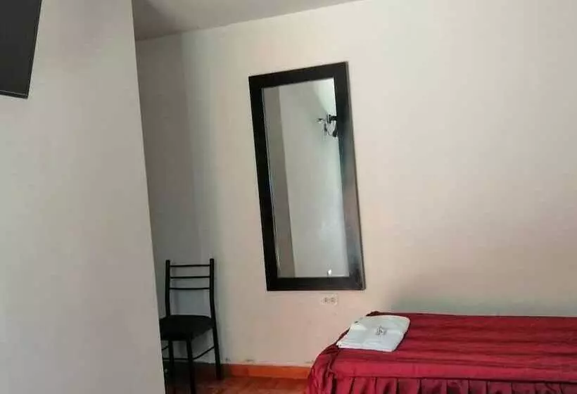 ホテル Hostal Characato Suite