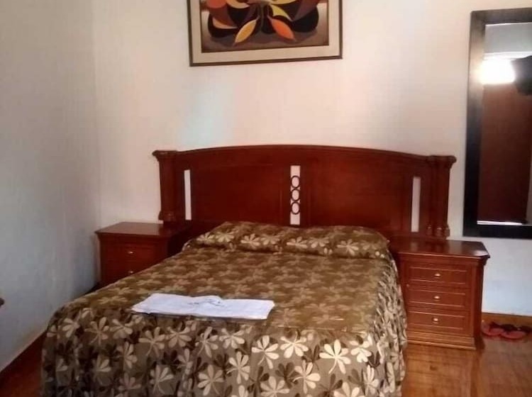 ホテル Hostal Characato Suite