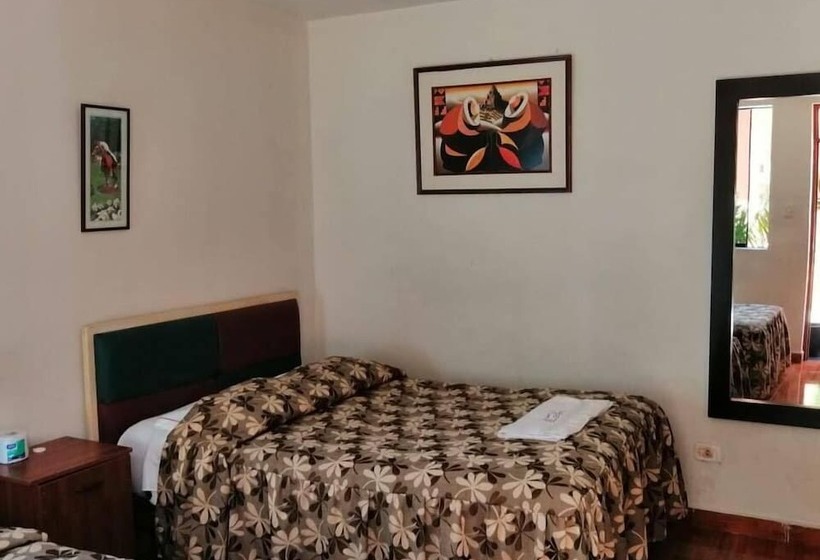 ホテル Hostal Characato Suite