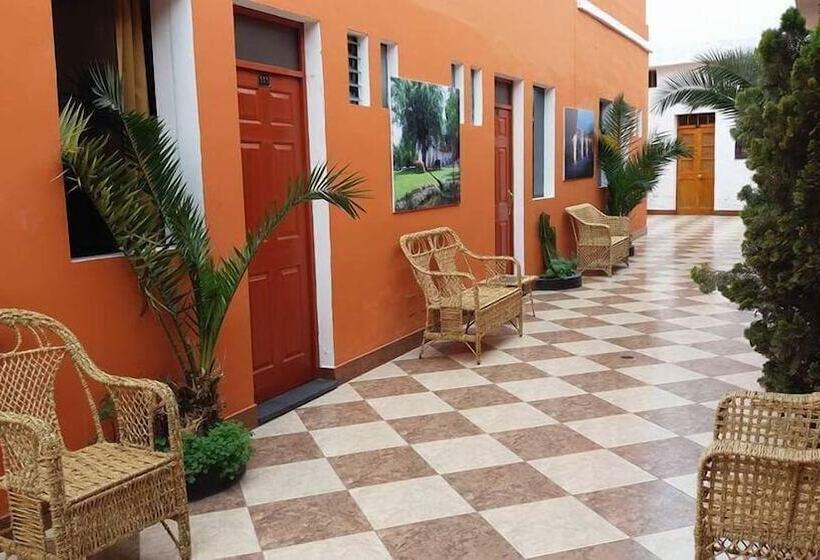 ホテル Hostal Characato Suite