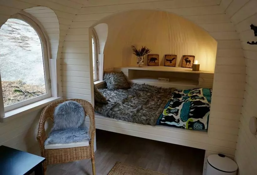 هتل Igluhut Sleeping With Reindeer