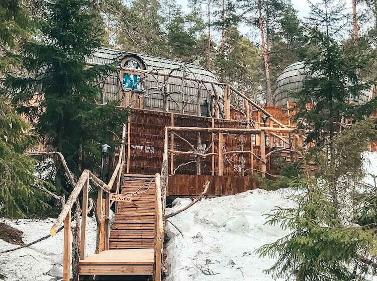 Hotel Igluhut Sleeping With Reindeer