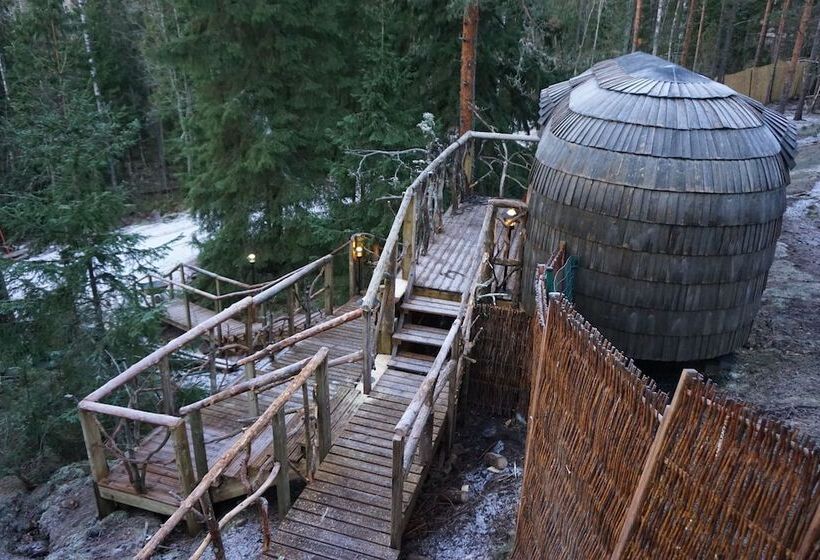 Hotel Igluhut Sleeping With Reindeer