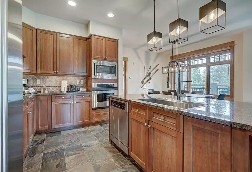 هتل Premier 3 Bedroom Ski In, Ski Out Lone Eagle Condo With The Best Access To Skiing In Keystone