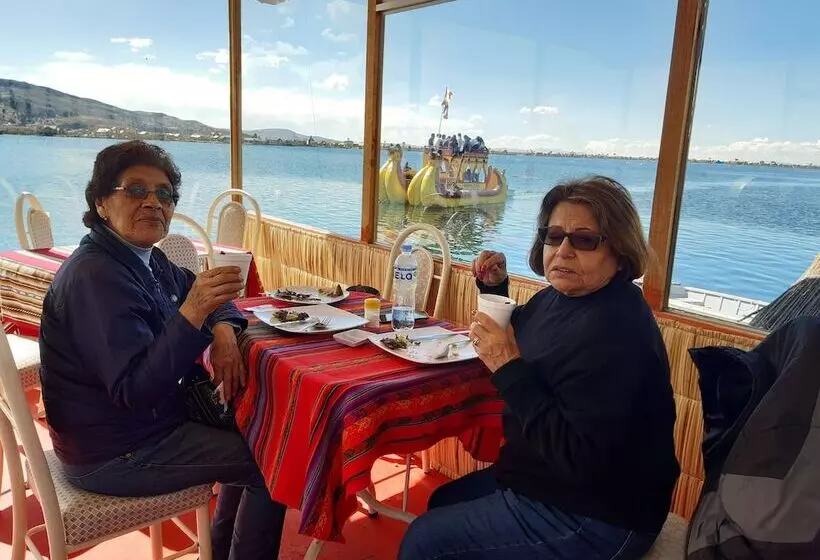 هتل Uros Amaru Marka Lodge