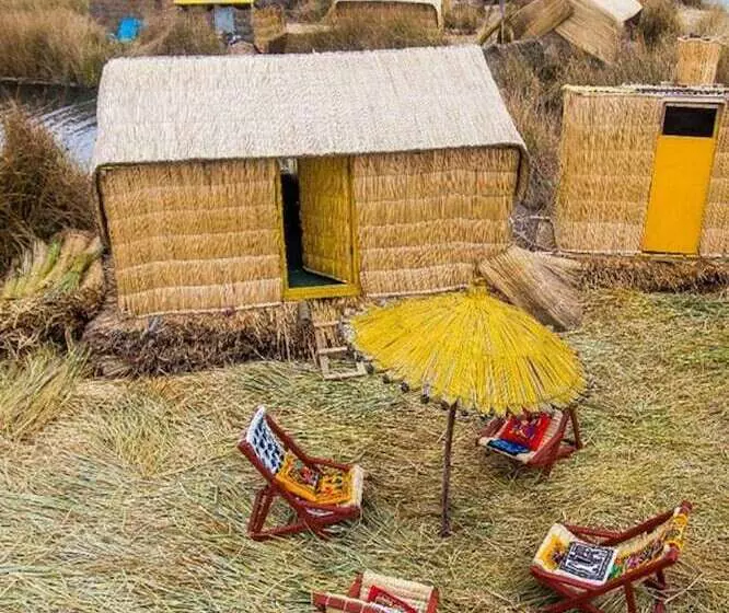 هتل Uros Amaru Marka Lodge