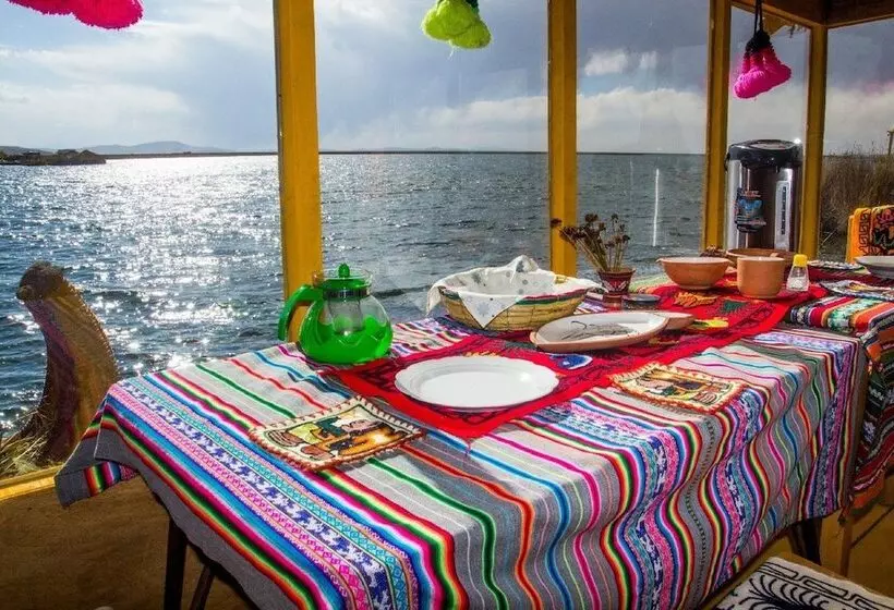 هتل Uros Amaru Marka Lodge