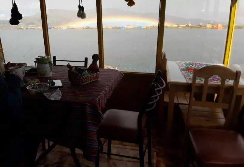 هتل Uros Amaru Marka Lodge