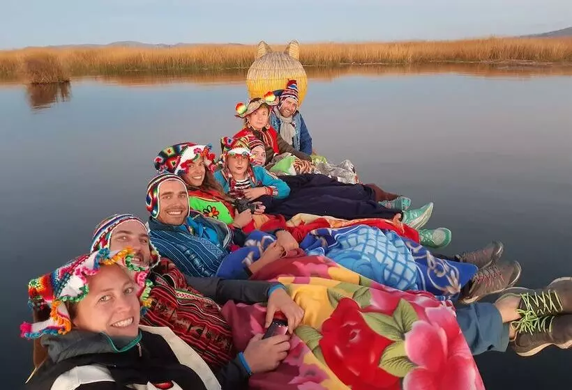 هتل Uros Amaru Marka Lodge
