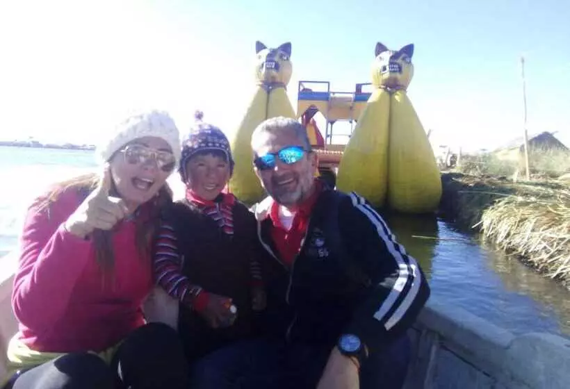 هتل Uros Amaru Marka Lodge